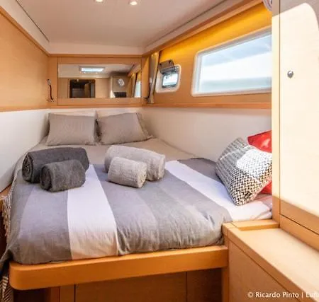 Luxury Yacht In Lissabon